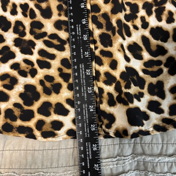 New York & Co Leopard Print Ruched Sleeve Button Up Blouse Tan Black Medium Y2K - Picture 9 of 10
